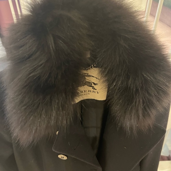 BURBERRY. Great condition. USA 6. Black pea coat with fox fur collar. - Picture 2 of 5